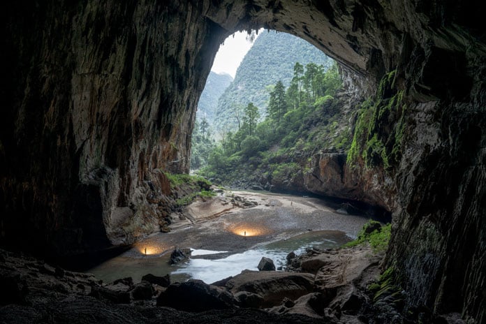 The exit of Hang En Cave